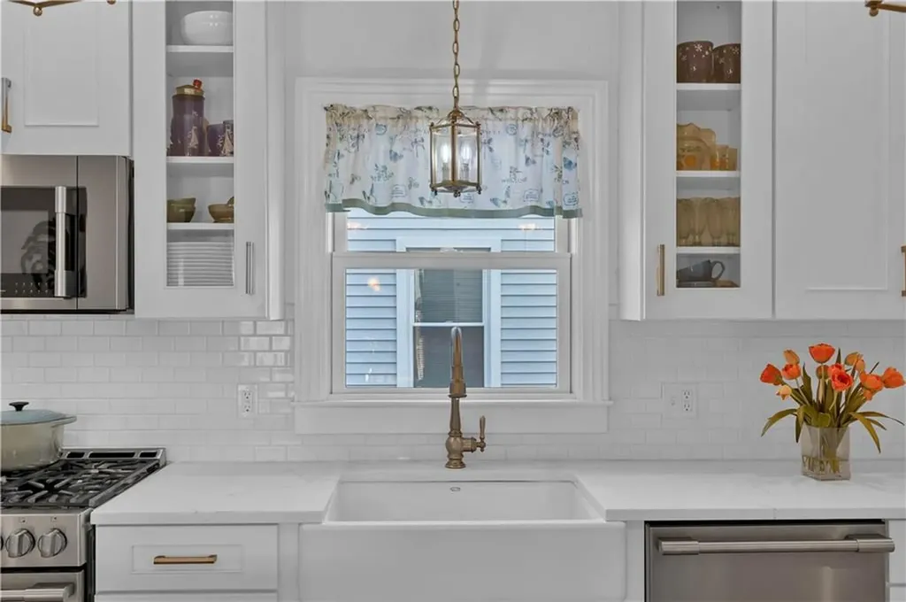 41 Jackson Avenue East Providence RI 02915