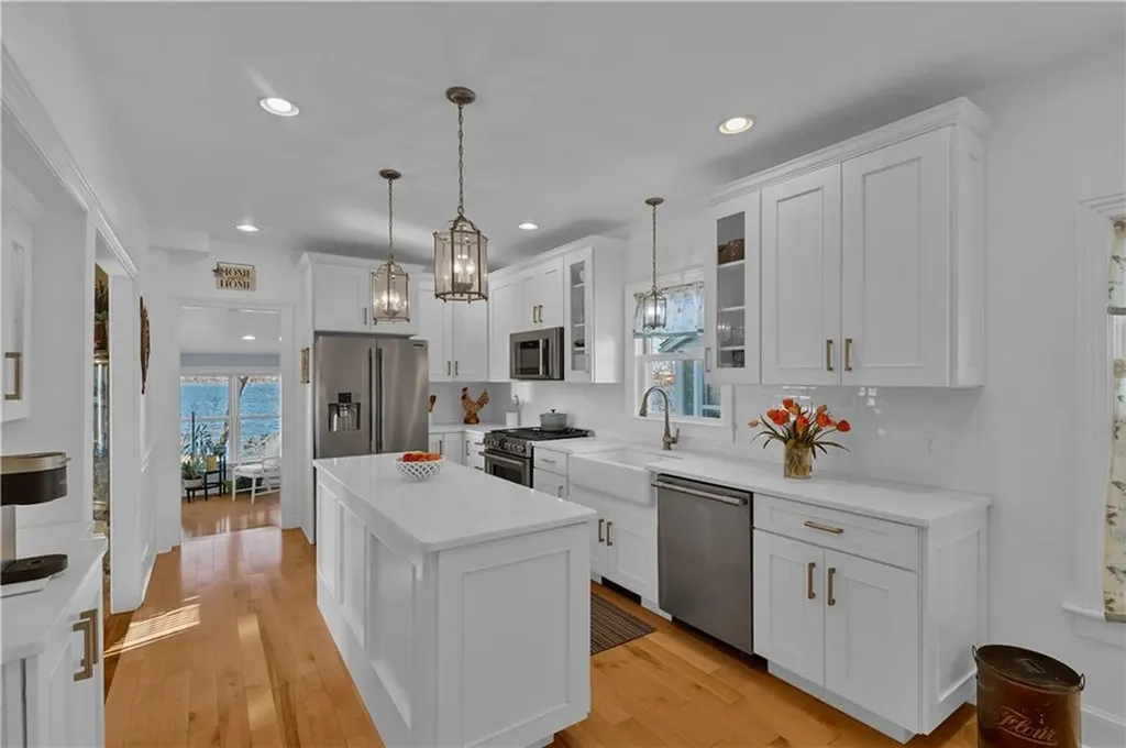 41 Jackson Avenue East Providence RI 02915