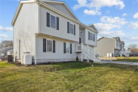 41 Hudson Street Tiverton RI 02878