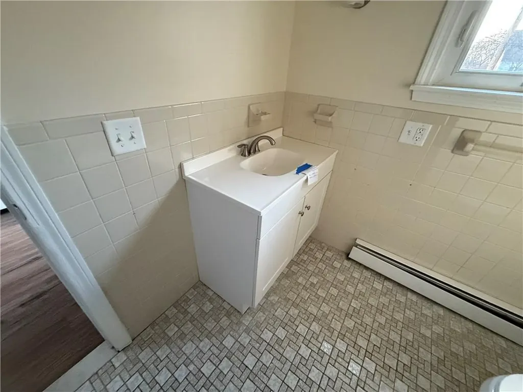 151 Ausdale Road Cranston RI 02910