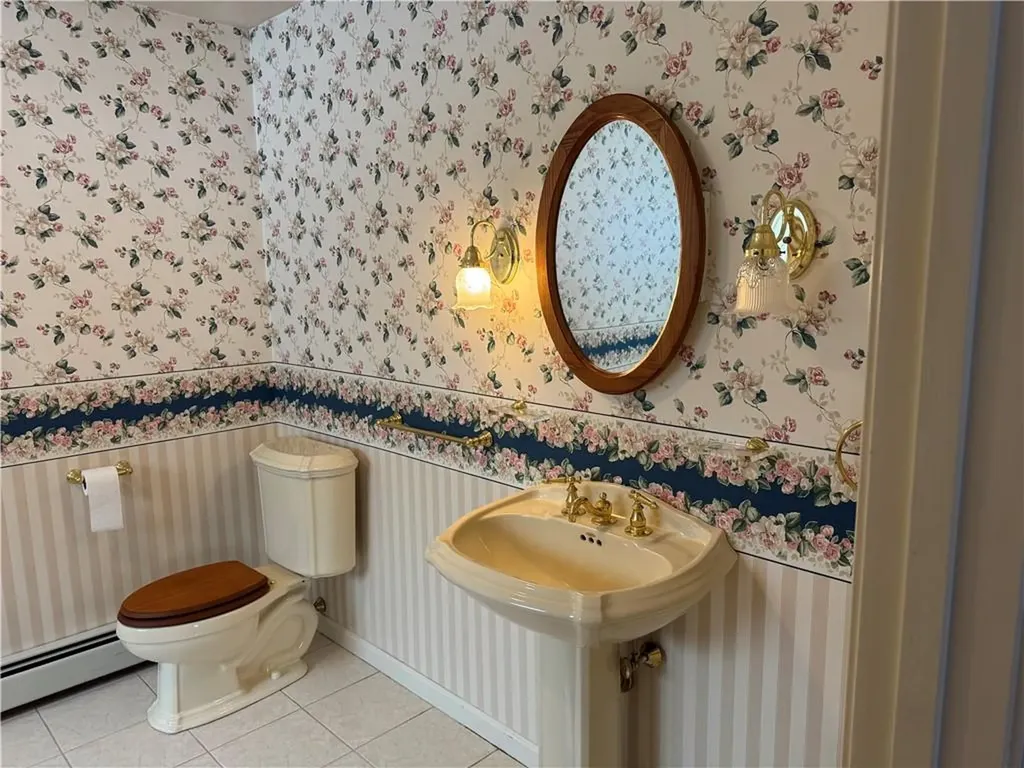 106 Derbyshire Drive Cranston RI 02921