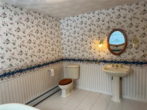 106 Derbyshire Drive Cranston RI 02921