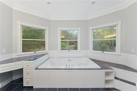 11 Windrose Circle Exeter RI 02822