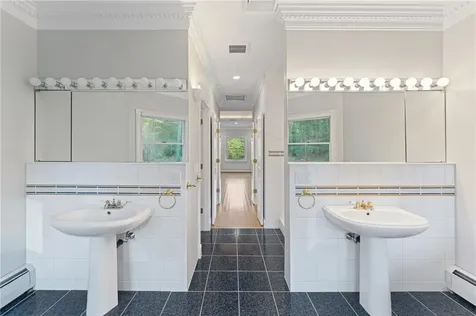 11 Windrose Circle Exeter RI 02822