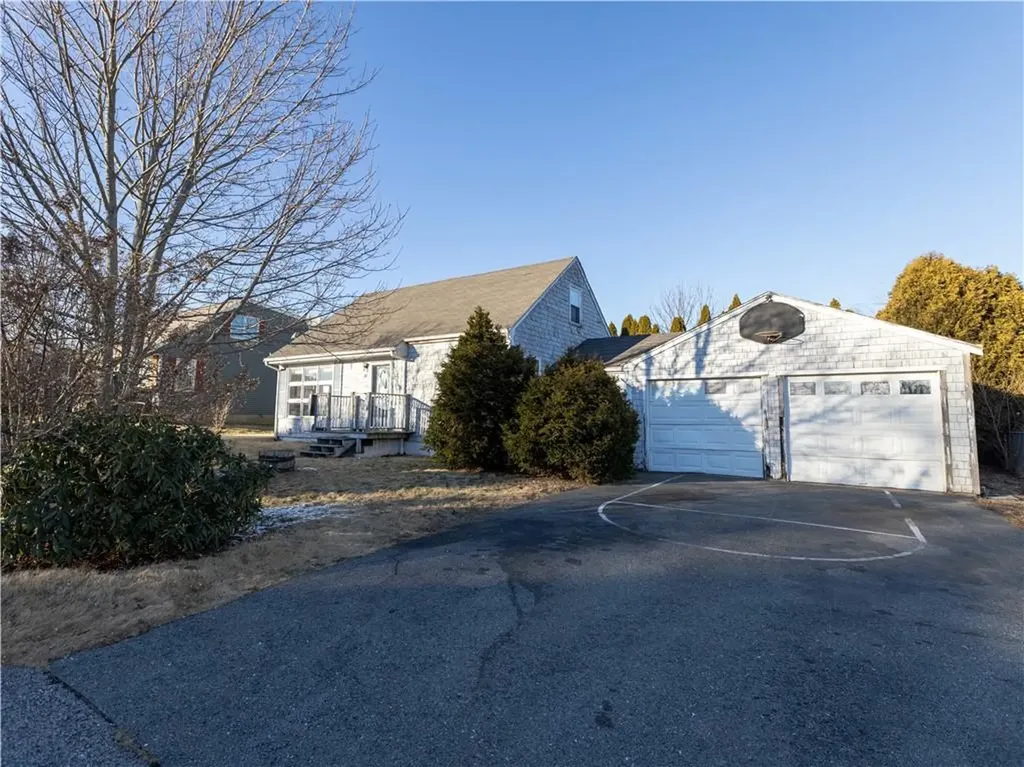 63 Clear View Avenue Portsmouth RI 02871
