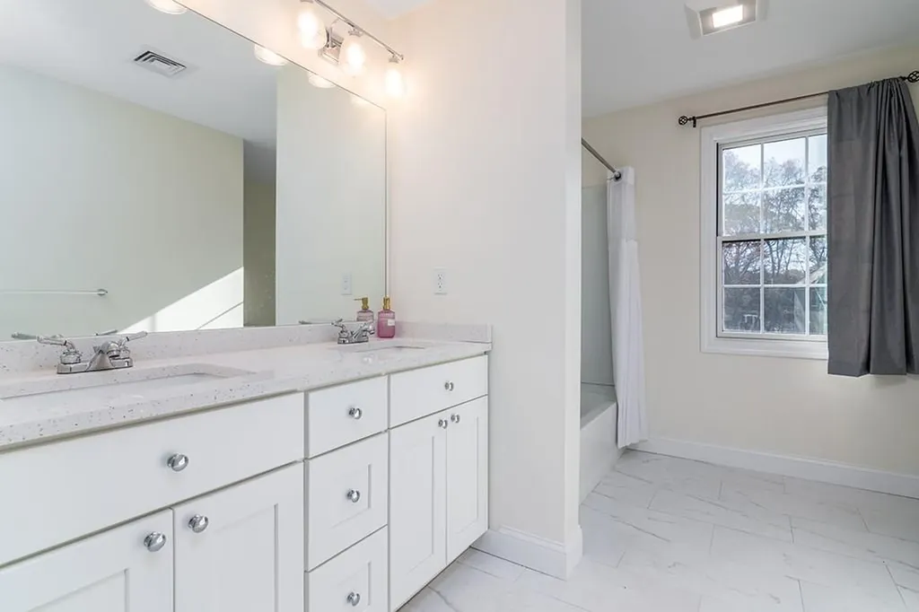 28 Lyne Road Tiverton RI 02878