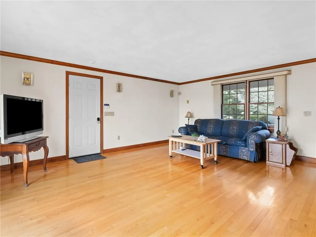 122 Cranberry Terrace Cranston RI 02921