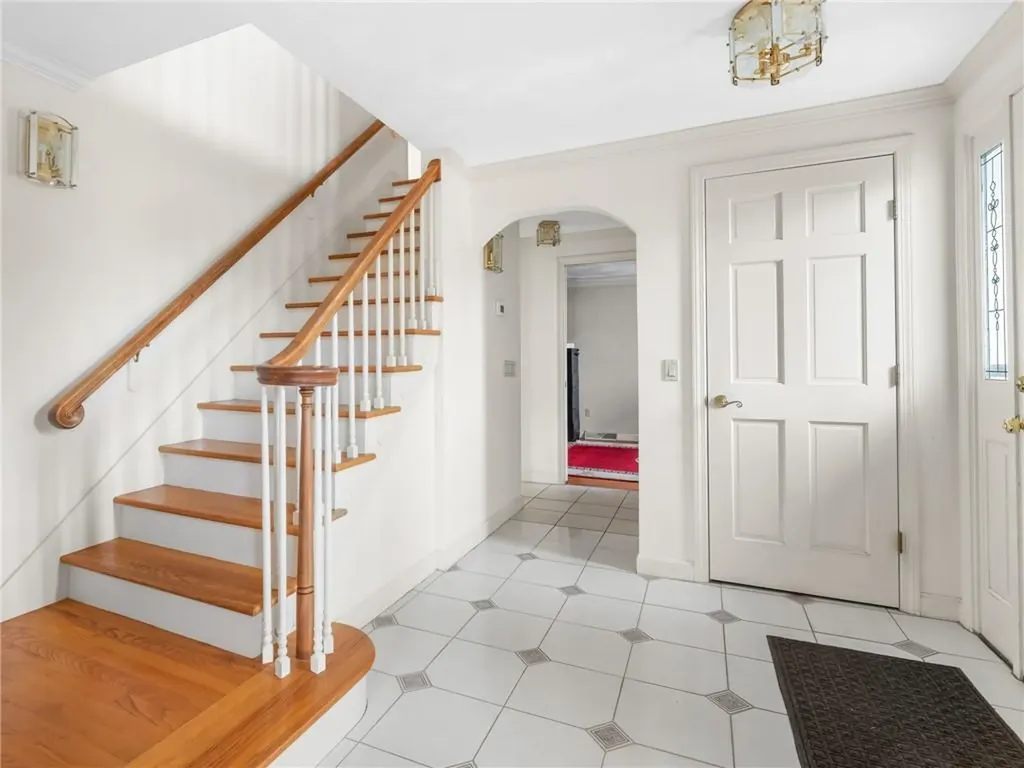 122 Cranberry Terrace Cranston RI 02921