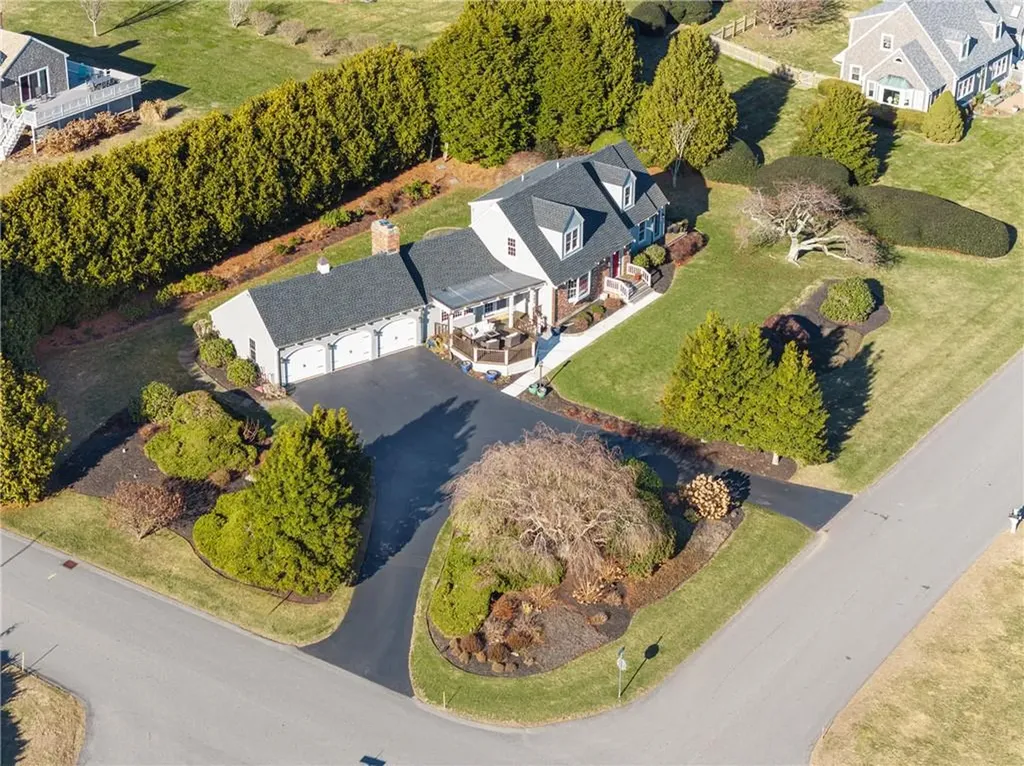 135 Holman Street Portsmouth RI 02871