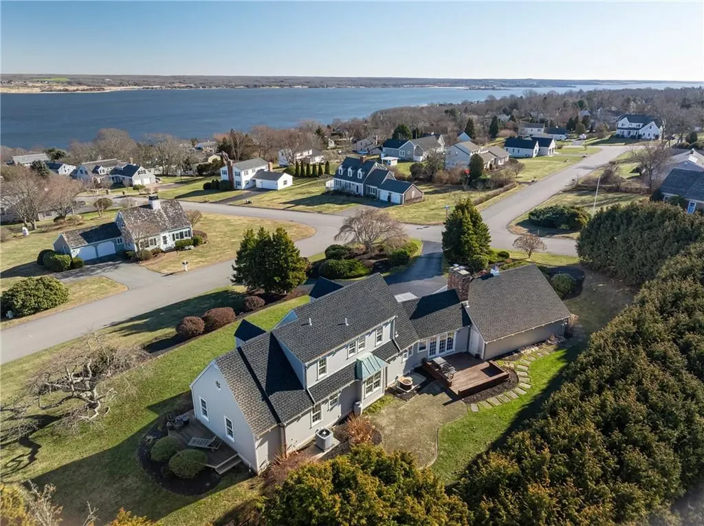 135 Holman Street Portsmouth RI 02871