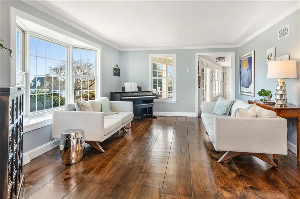 135 Holman Street Portsmouth RI 02871