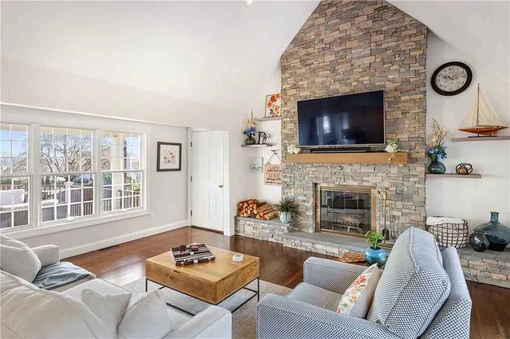 135 Holman Street Portsmouth RI 02871