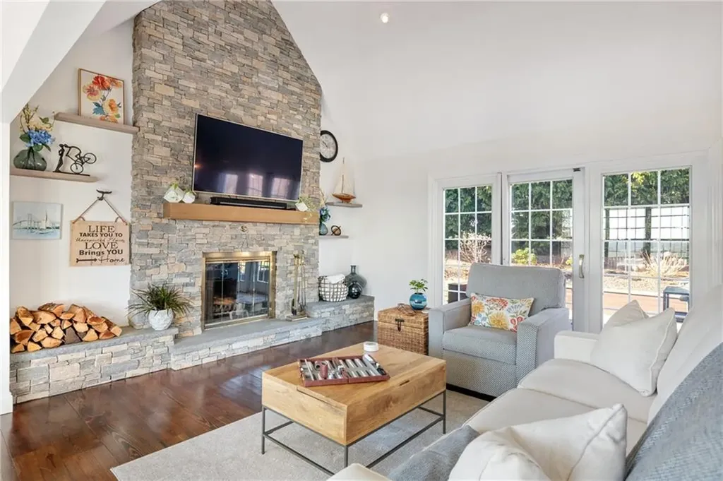 135 Holman Street Portsmouth RI 02871