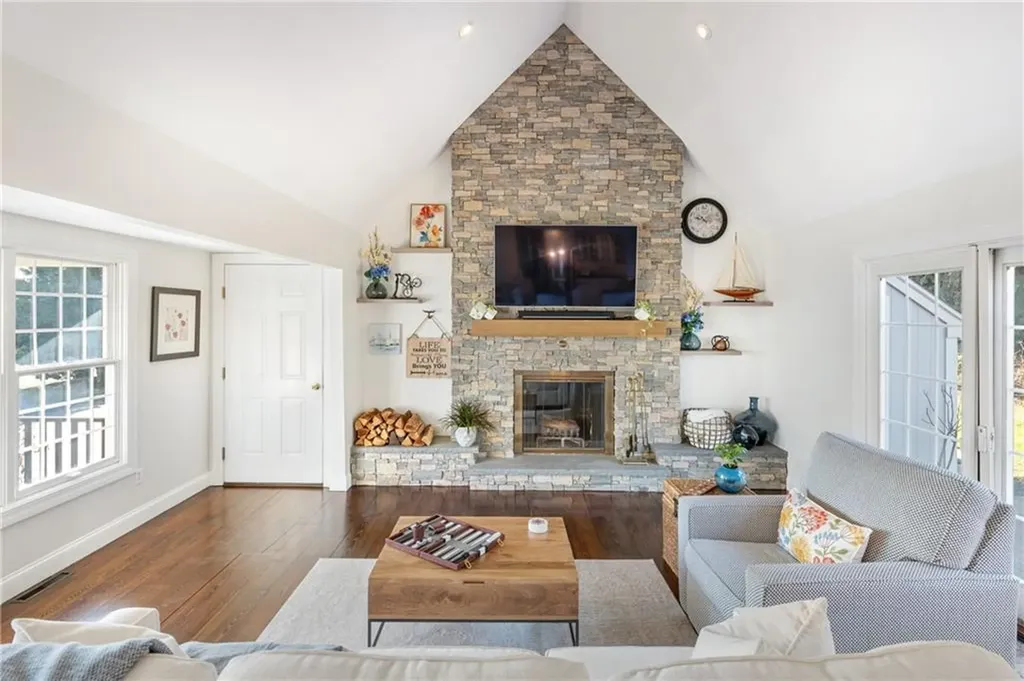 135 Holman Street Portsmouth RI 02871