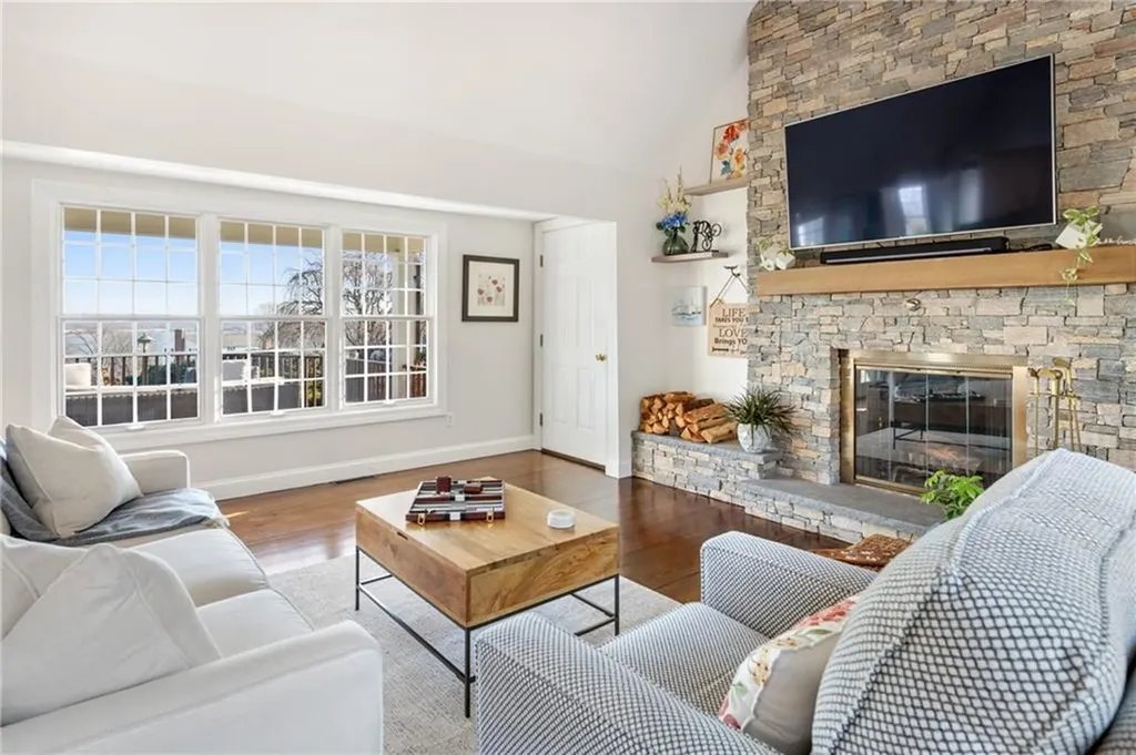 135 Holman Street Portsmouth RI 02871