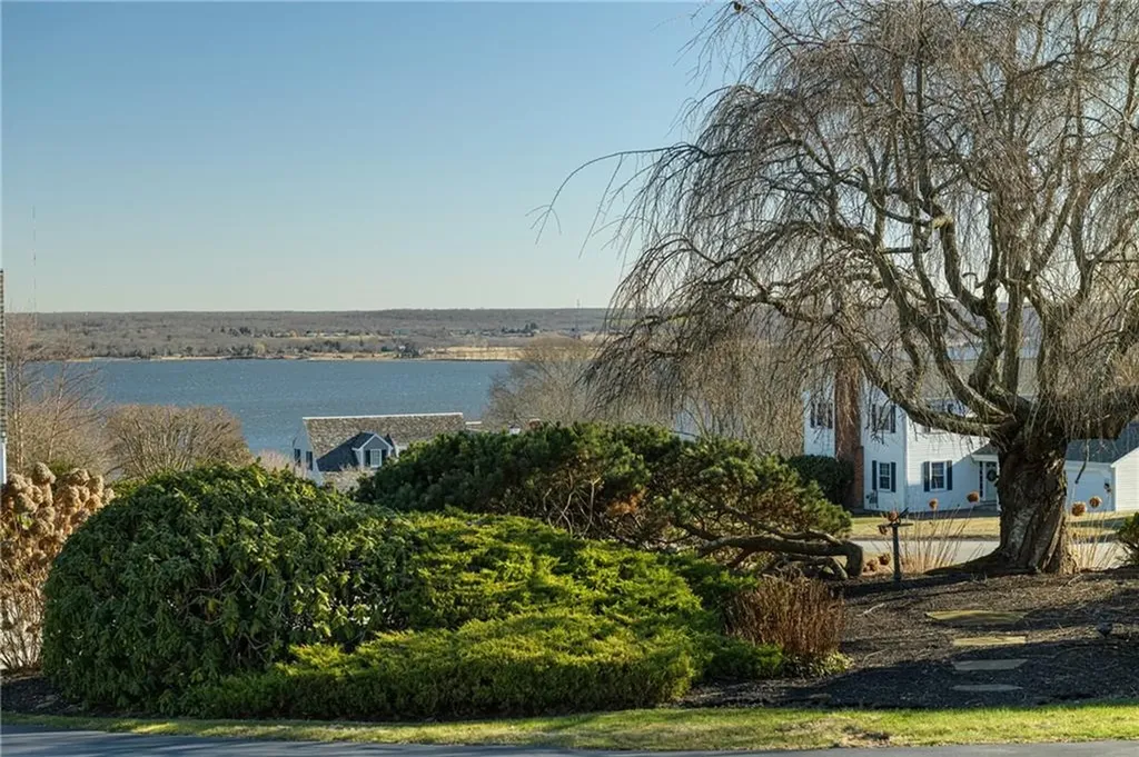 135 Holman Street Portsmouth RI 02871