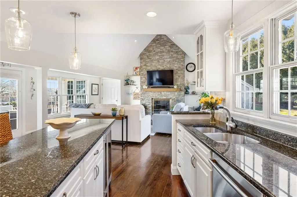 135 Holman Street Portsmouth RI 02871