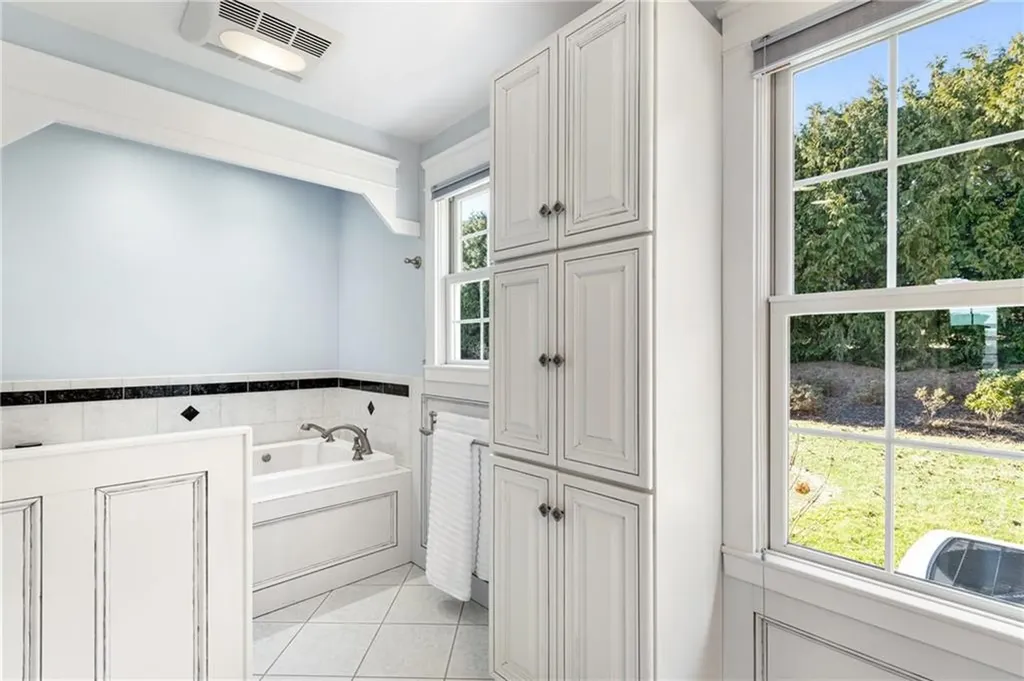 135 Holman Street Portsmouth RI 02871