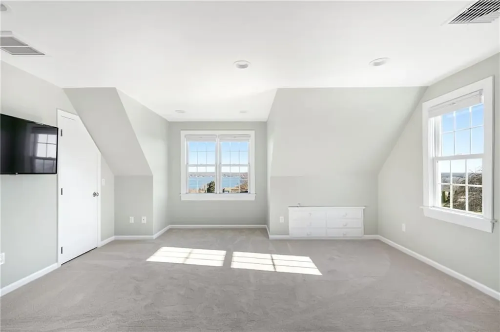 135 Holman Street Portsmouth RI 02871