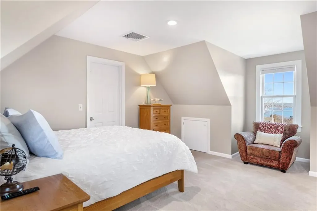 135 Holman Street Portsmouth RI 02871