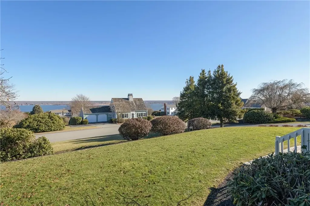 135 Holman Street Portsmouth RI 02871