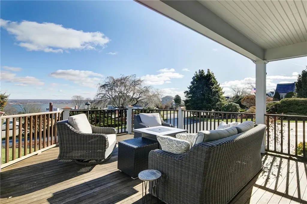 135 Holman Street Portsmouth RI 02871