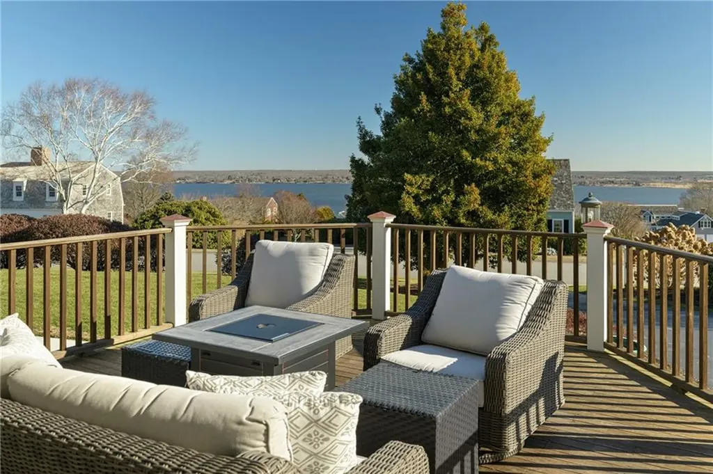 135 Holman Street Portsmouth RI 02871