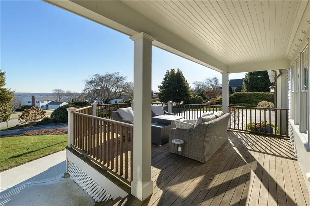 135 Holman Street Portsmouth RI 02871