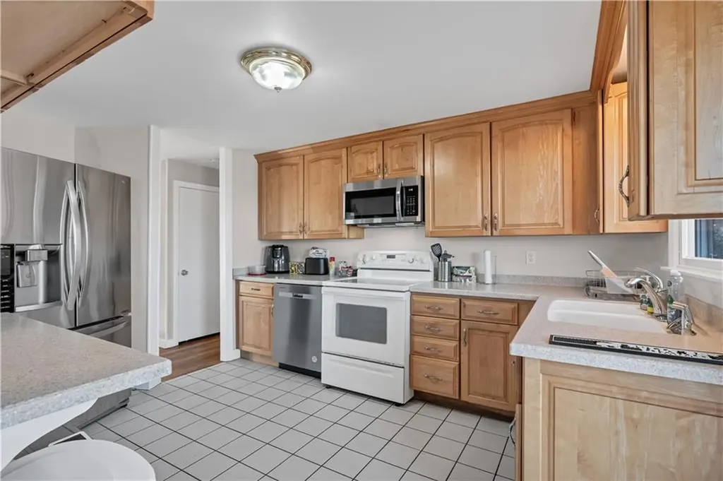20 Casey Drive Middletown RI 02842