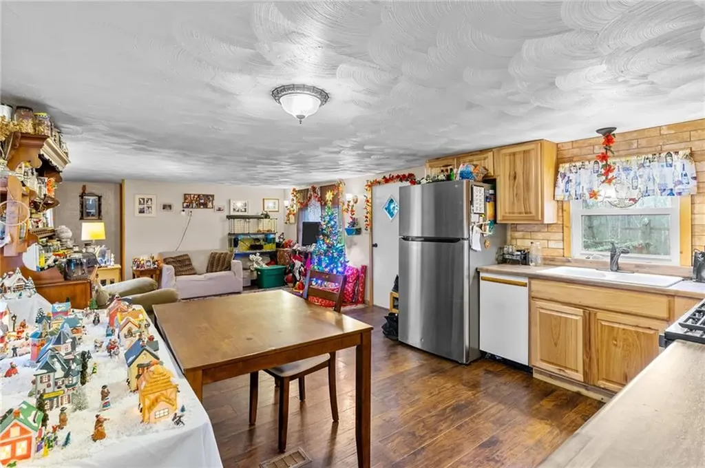 77 A Miskiania Trail Exeter RI 02822