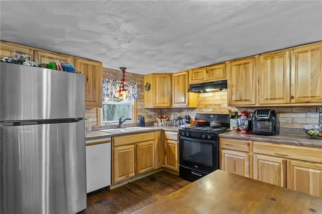 77 A Miskiania Trail Exeter RI 02822