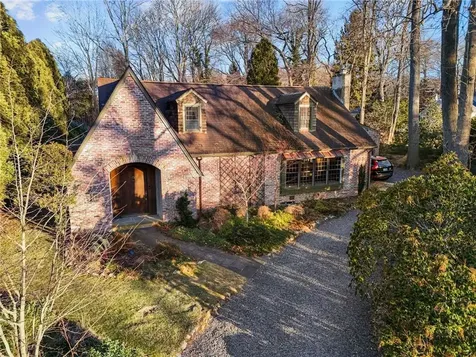 120 Ferry Road Bristol RI 02809