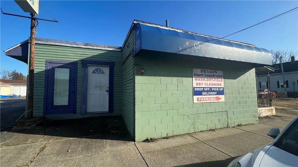 686 N Broadway East Providence RI 02914
