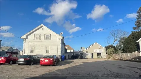 686 N Broadway East Providence RI 02914