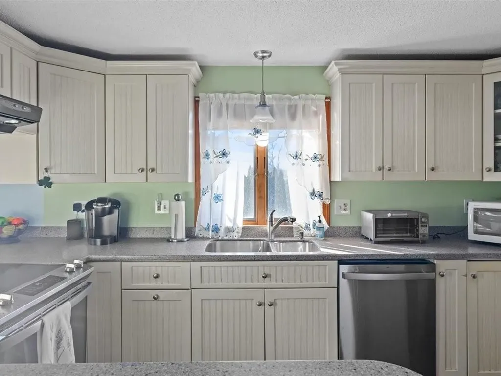 186 Center Avenue Middletown RI 02842