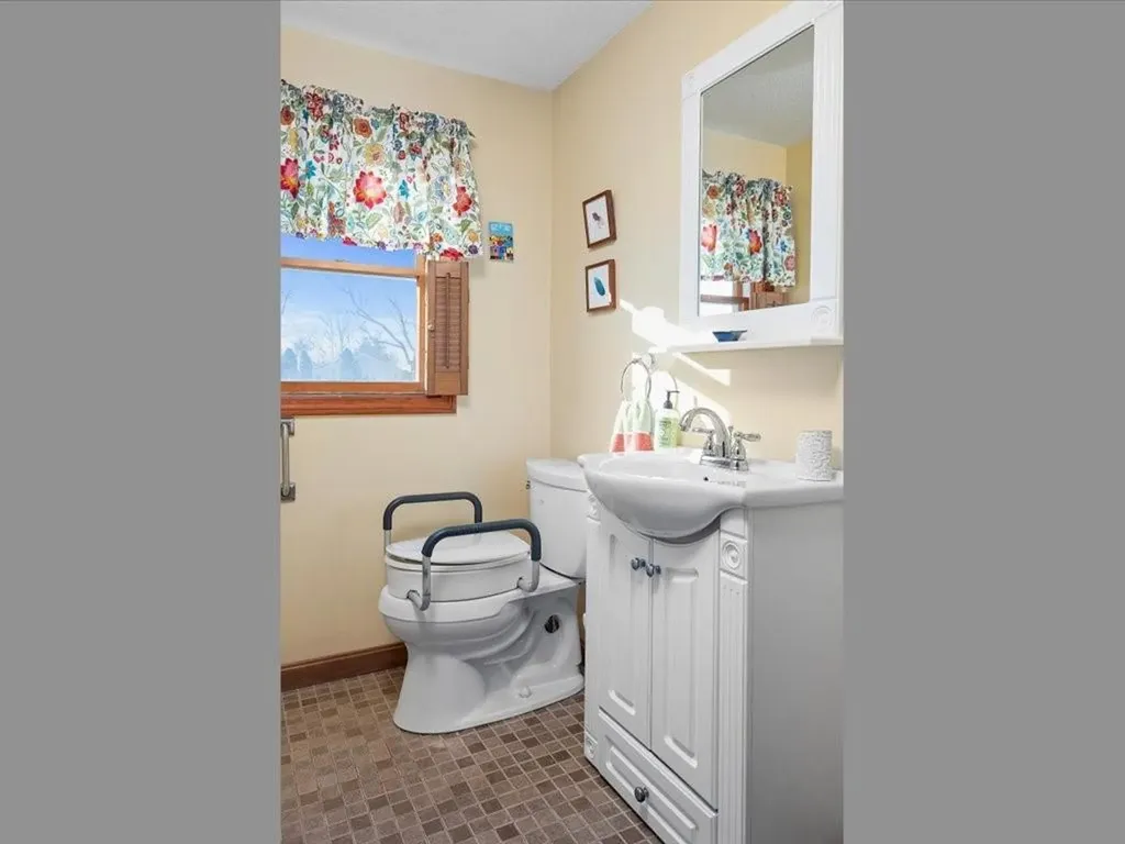 186 Center Avenue Middletown RI 02842
