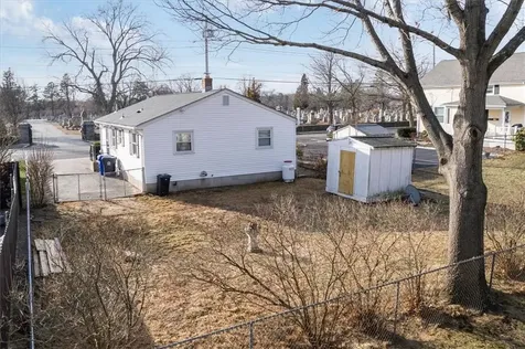 24 Pawtucket Avenue East Providence RI 02916