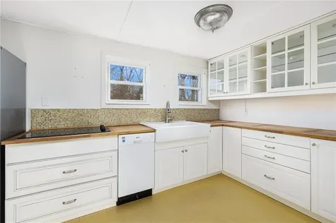 16 Mill Pond Road North Kingstown RI 02852