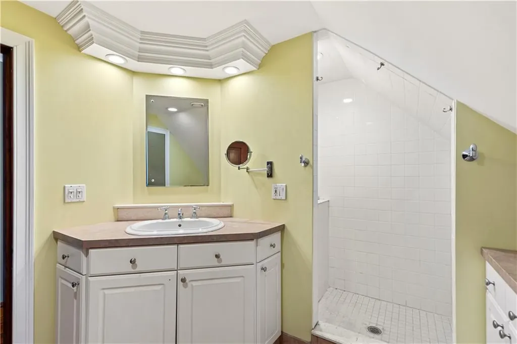 73 Strathmore Road Cranston RI 02905