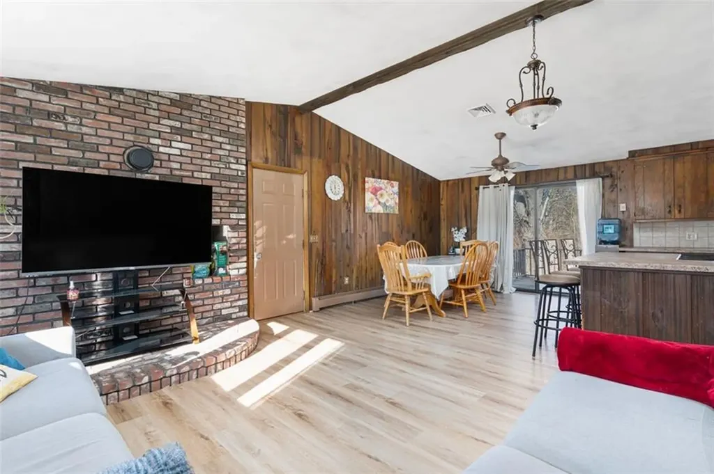 15 Morris Street West Warwick RI 02893