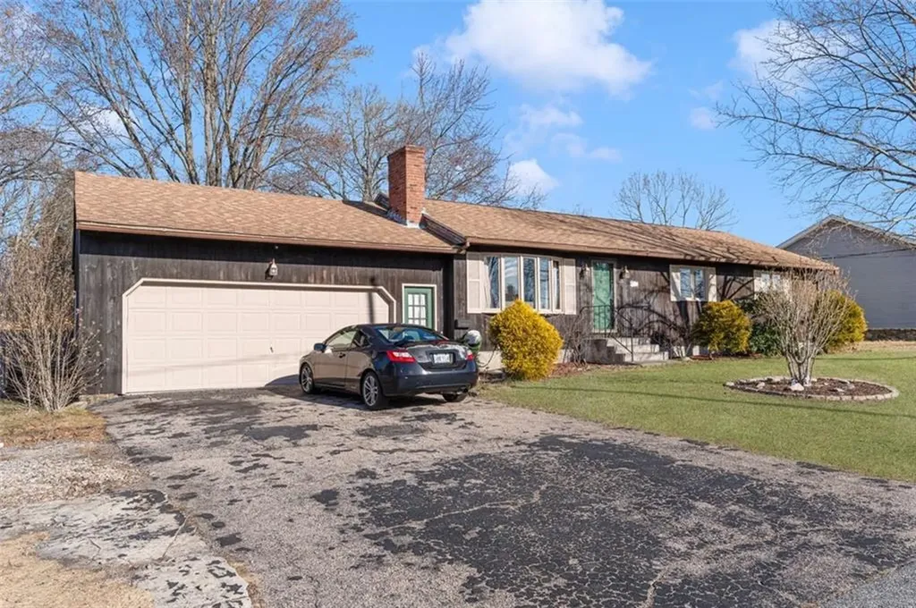 15 Morris Street West Warwick RI 02893