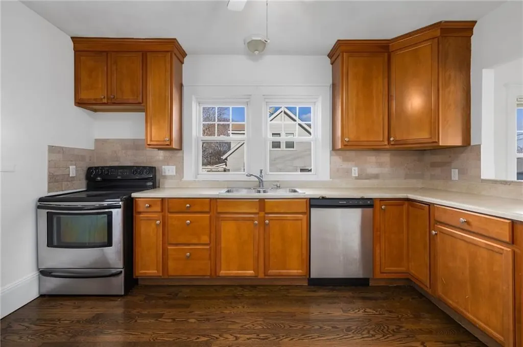 507 Post Road Warwick RI 02888