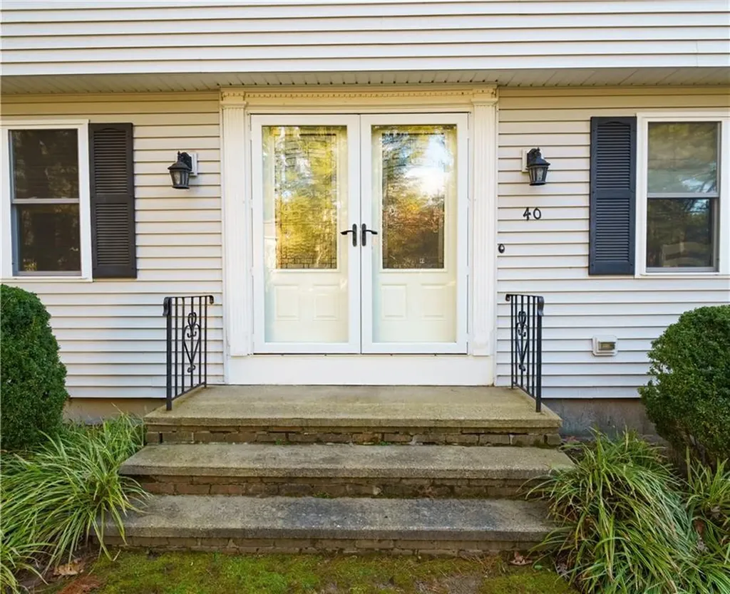40 Wisteria Drive Coventry RI 02816