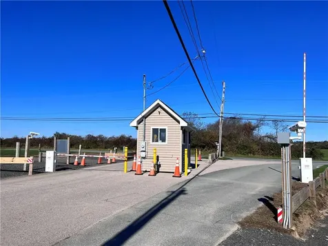 240 3e11 Cards Pond Road South Kingstown RI 02879