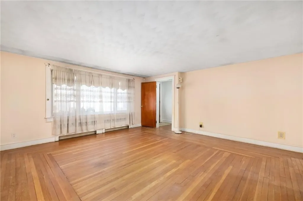 38 Rutherglen Avenue Providence RI 02907