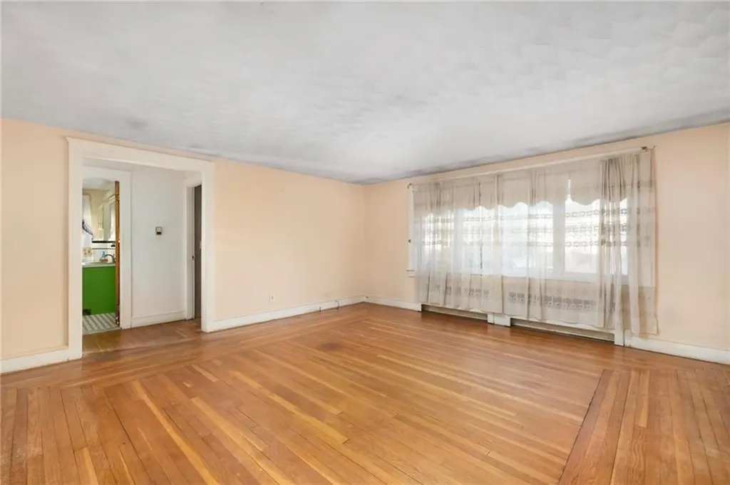 38 Rutherglen Avenue Providence RI 02907