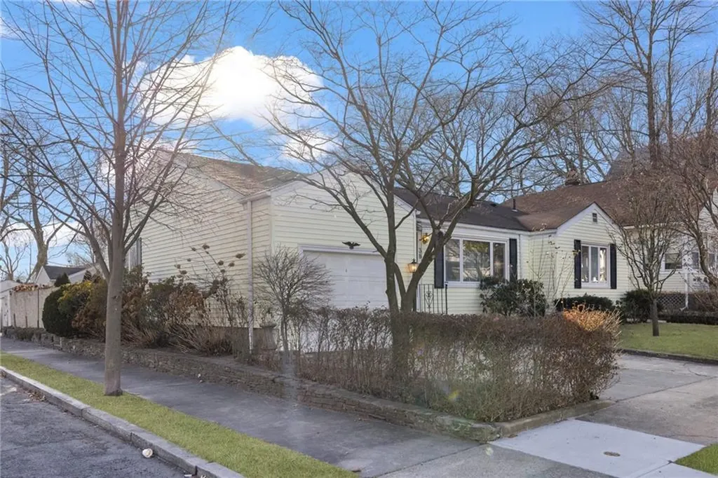 38 Rutherglen Avenue Providence RI 02907