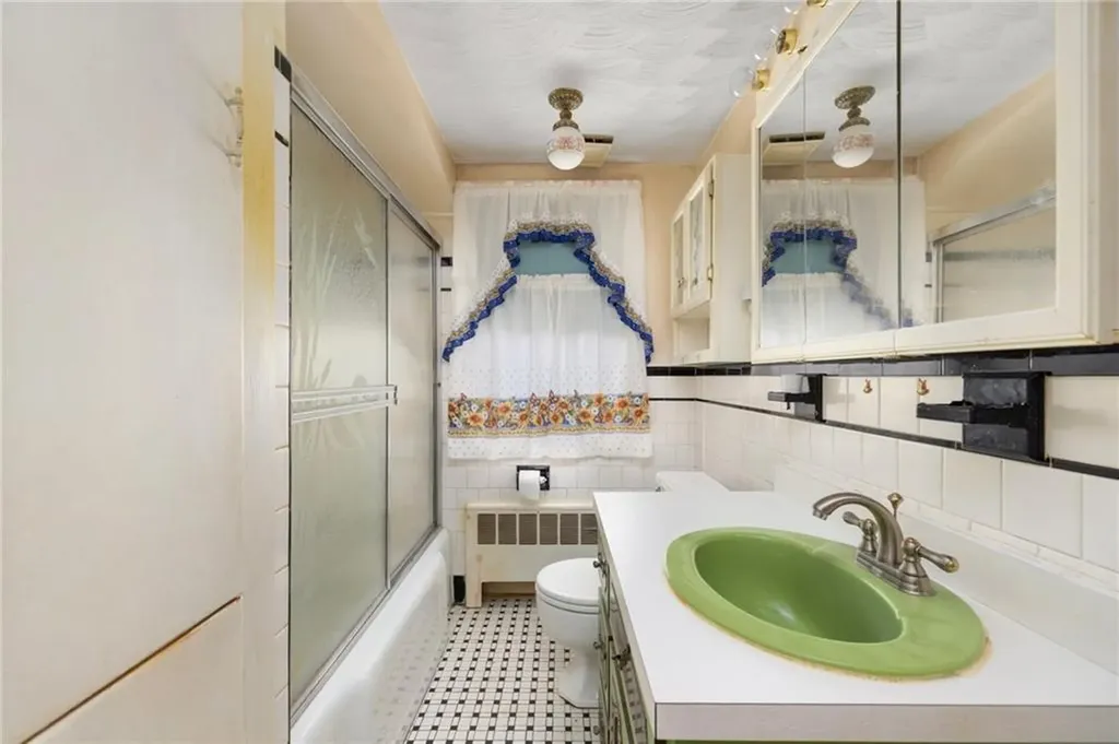 38 Rutherglen Avenue Providence RI 02907