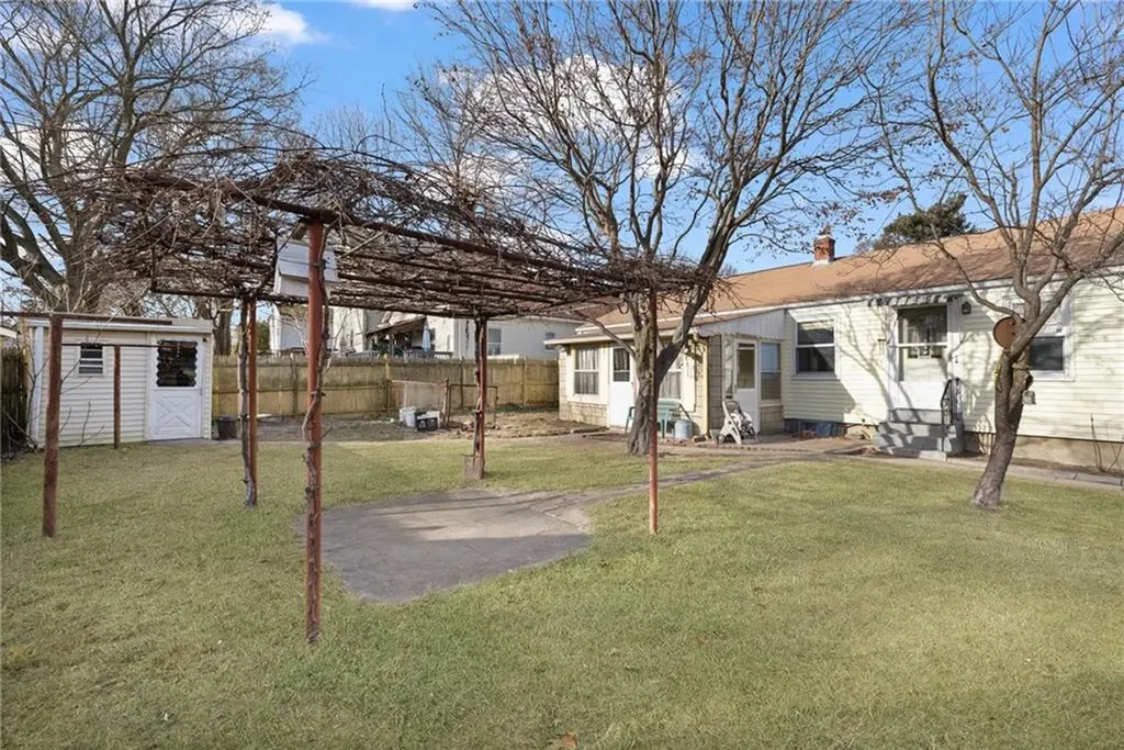 38 Rutherglen Avenue Providence RI 02907