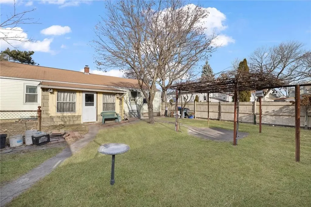 38 Rutherglen Avenue Providence RI 02907